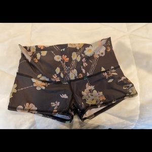 Teeki sun short